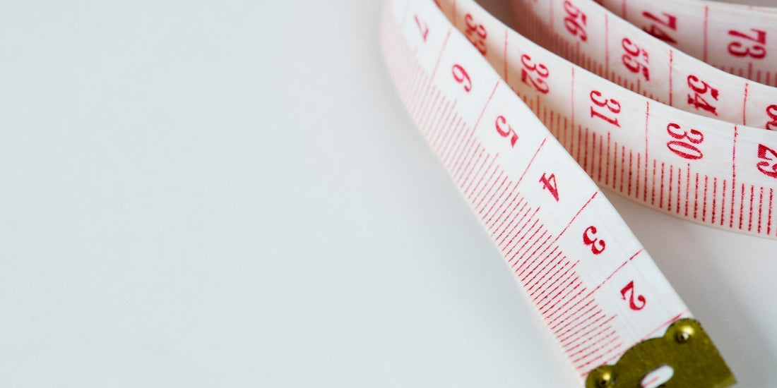 A close up of a tape measure