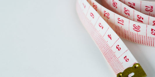 A close up of a tape measure