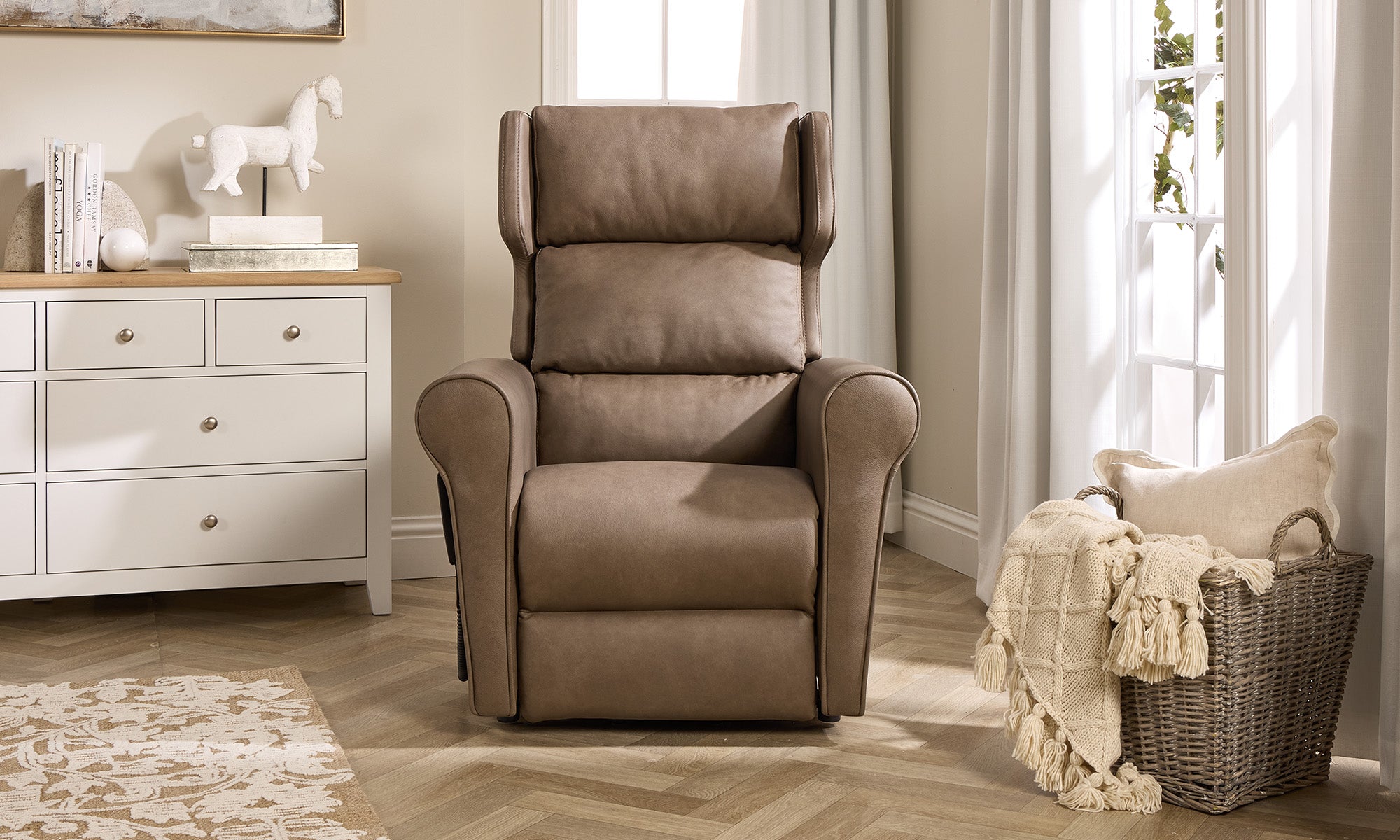 Opera® Flynn Riser Recliner Chair – Opera Beds