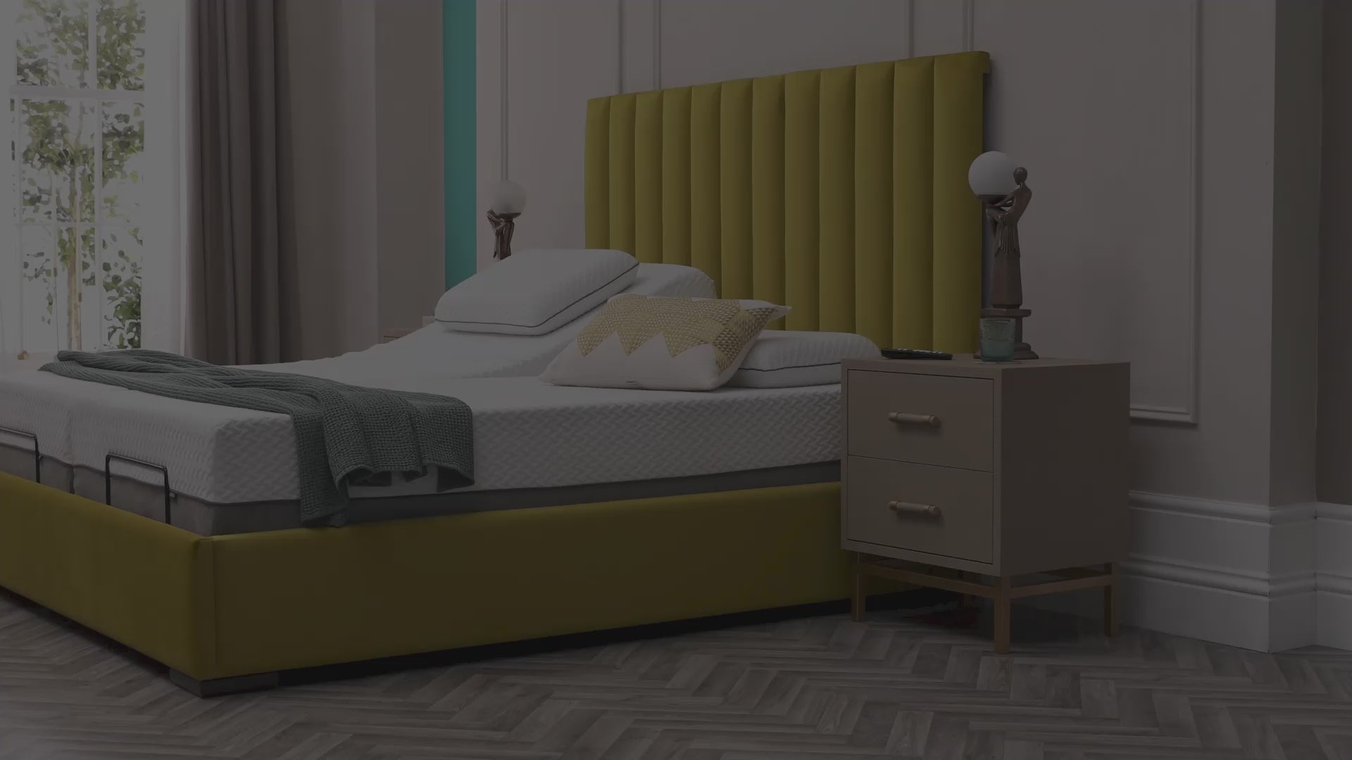 The Versaillescta in the biscuit velvet bed in a bedroom setting